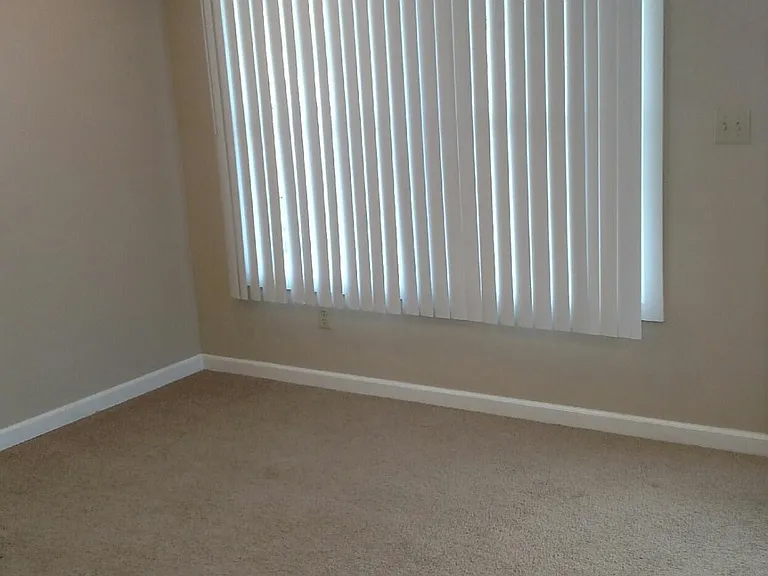 FAMILY/DINING ROOM