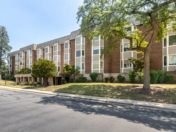 401 Ascot Dr APT 1C, Park Ridge, IL 60068