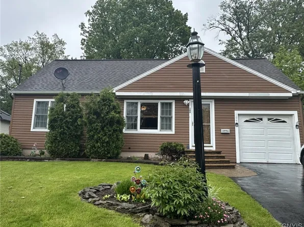 109 Plaxdale Rd, Liverpool, NY 13088