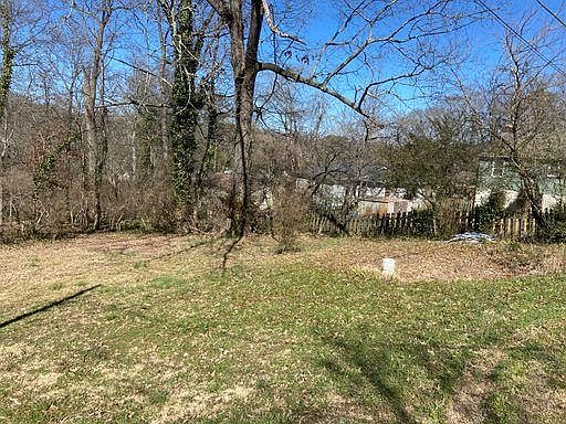 4th image of 2747 Gaston Ave NE