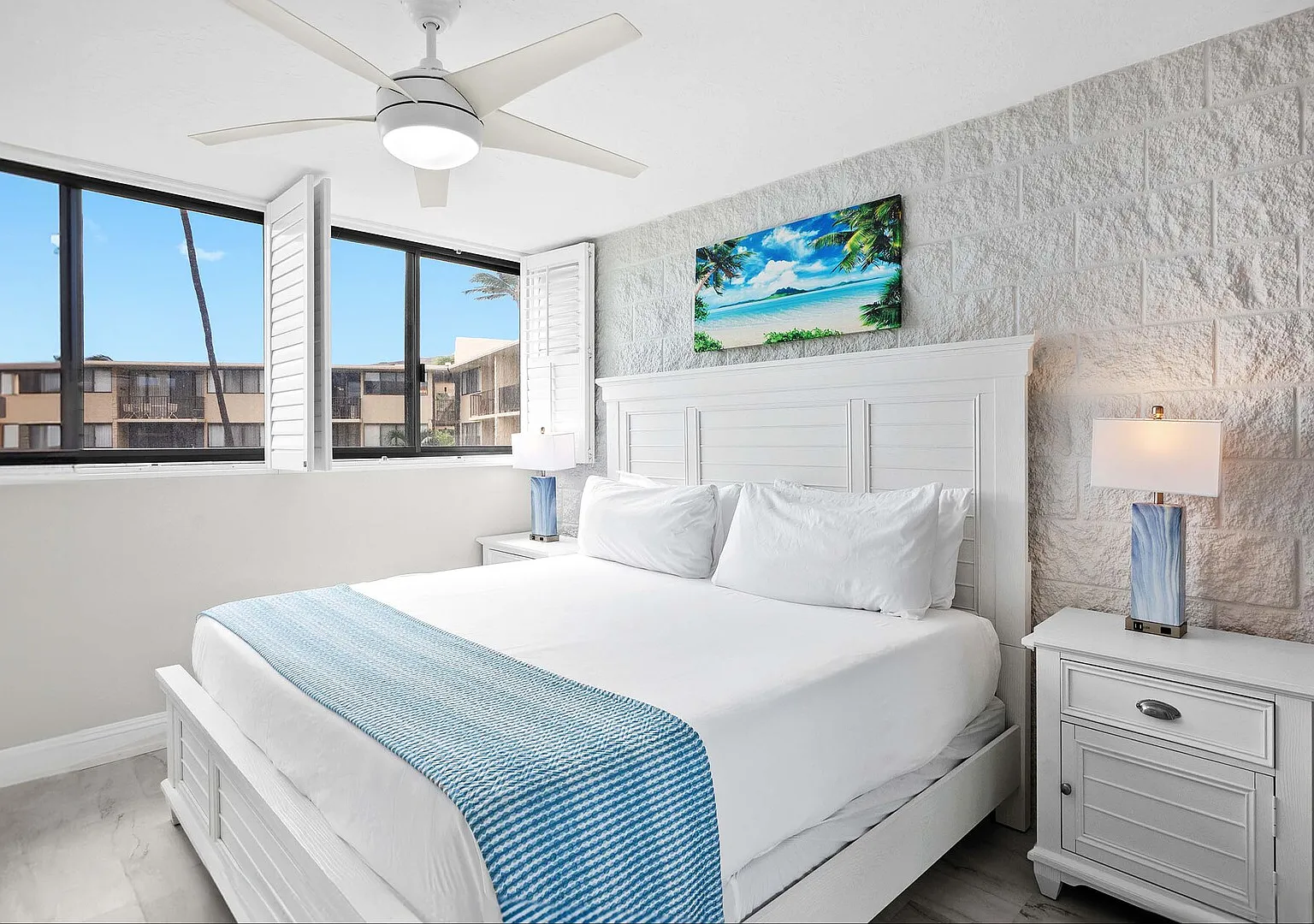 Kanai a Nalu 314 - Modern, Renovated, Oceanfront Condo, Breathtaking — Photo 4