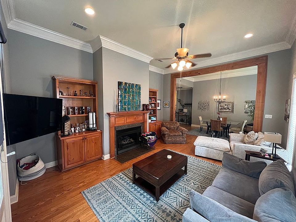 1st image of 10834 Woodland Oaks Dr