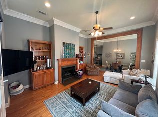 10834 Woodland Oaks Dr, Baton Rouge, LA 70809