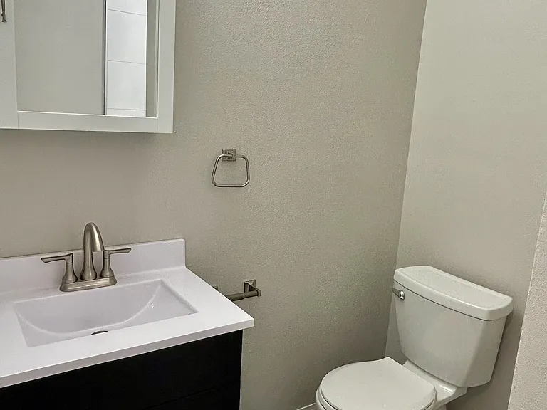204 4th Ave #306 — Photo 3