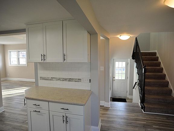 5th image of 79 Royal Pkwy W