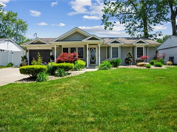 1425 Hollyview Dr, Vermilion, OH 44089