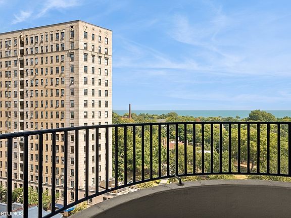 4th image of 2020 N Lincoln Park W APT 10C
