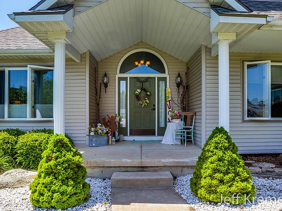 3rd image of 5511 Fieldstone Dr SW