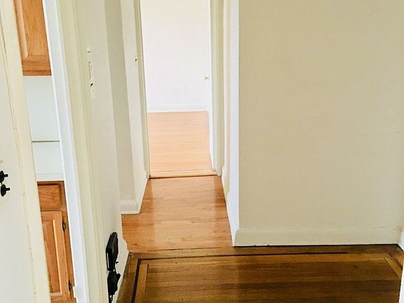 3rd image of 16710 Crocheron Ave APT 4P