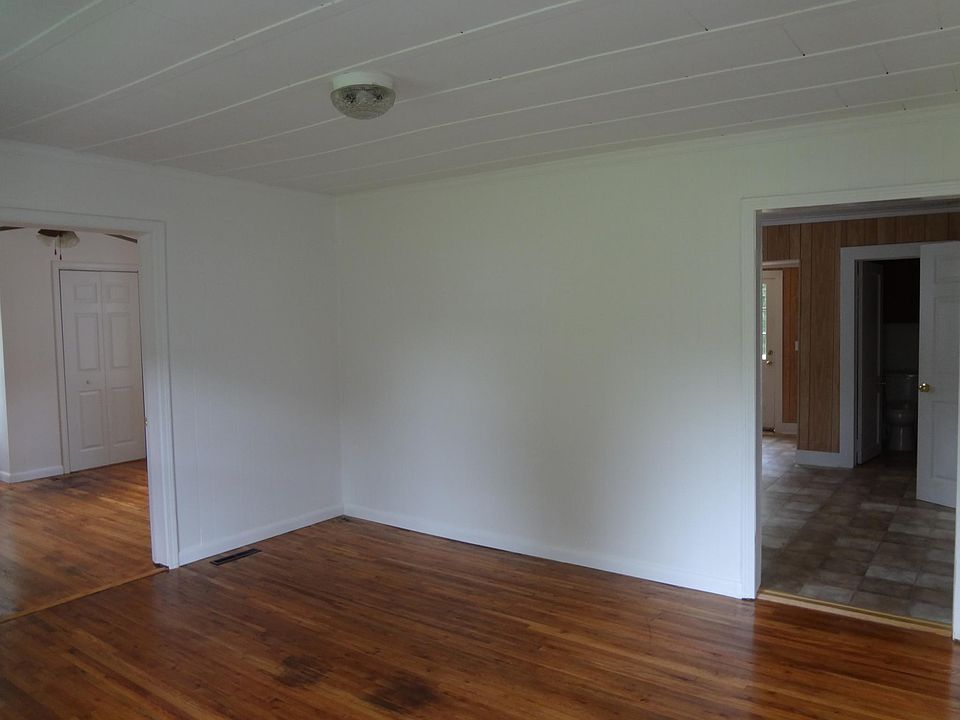 2nd image of 579 Pinewood Ln
