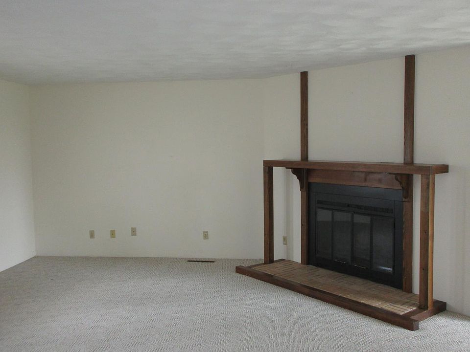 1st image of 610 W Oak St