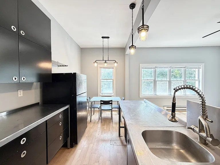 2040 W 19th St #F3 — Photo 5
