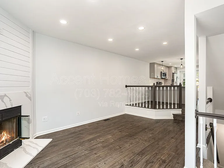 7301 Castleberg Ct — Photo 9