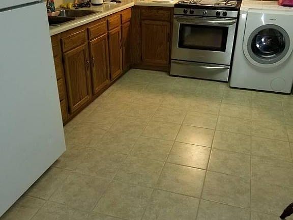 3rd image of 129 Holland St