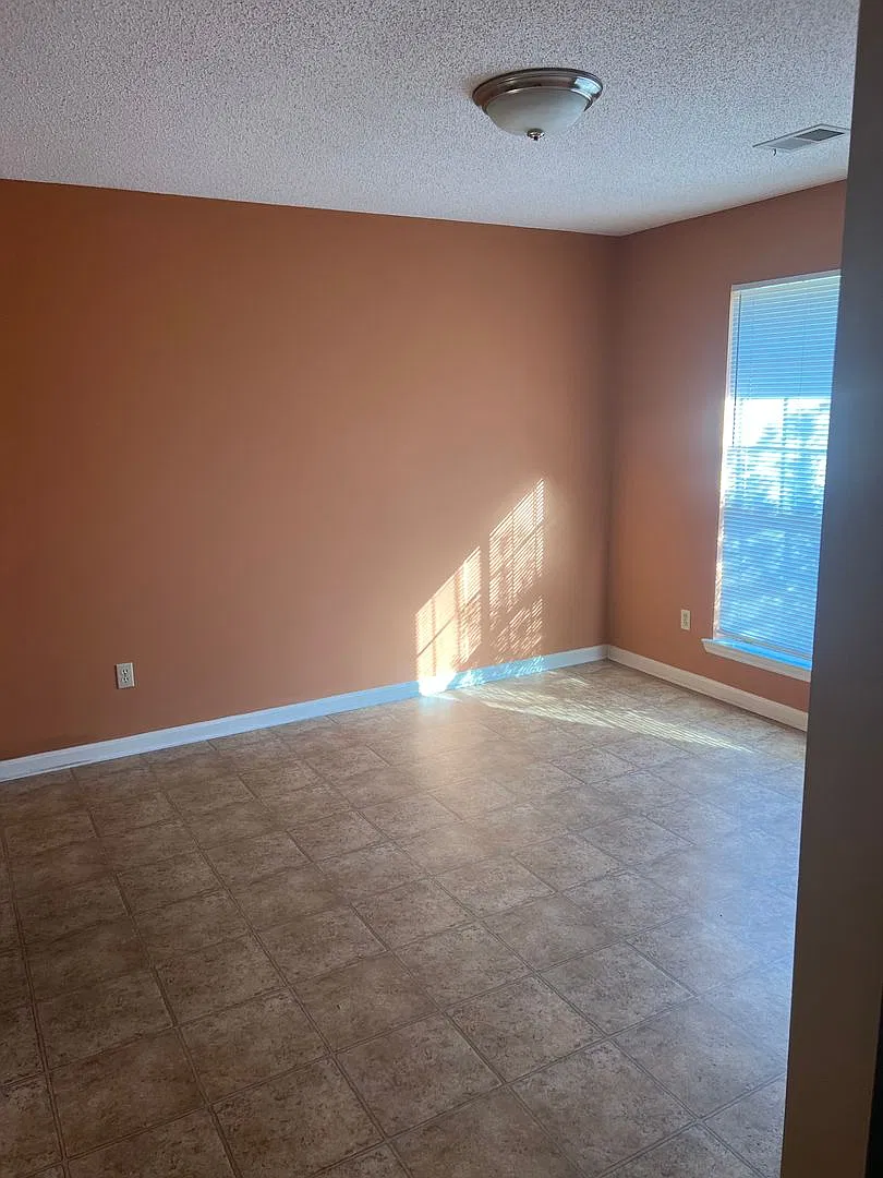 Charming 3 bed, 2 bath Home — Photo 4