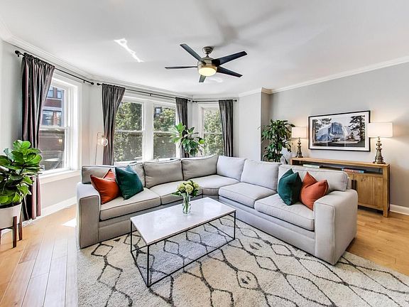 5th image of 606 W Aldine Ave APT 2E