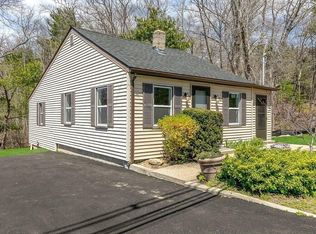 65 Hartford Ave W, Mendon, MA 01756