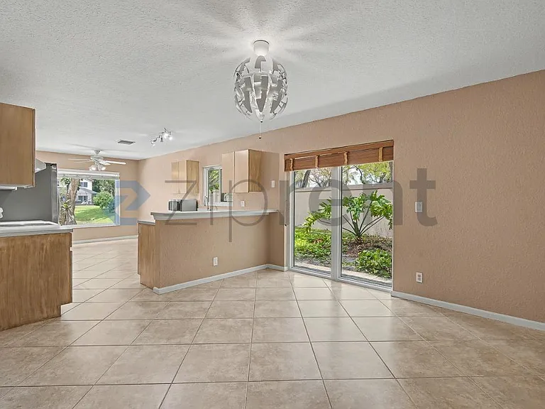 10271 NW 10th Ct — Photo 9
