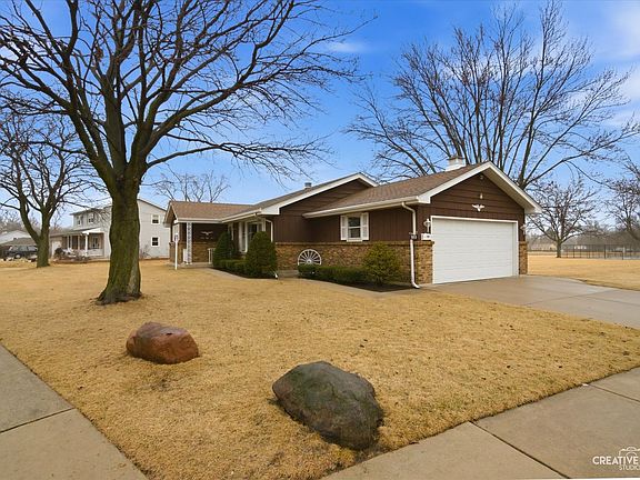 3rd image of 953 Sheffer Rd