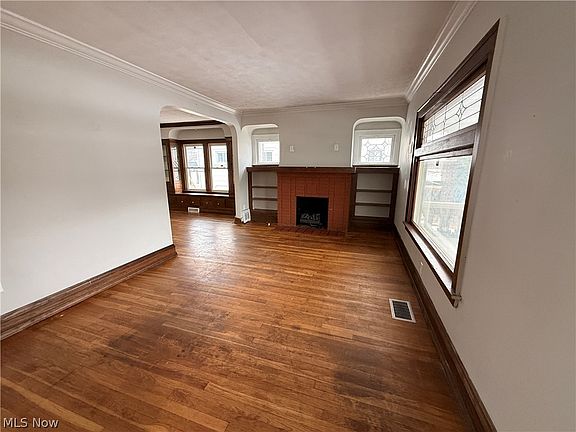 3rd image of 10201 Robinson Ave