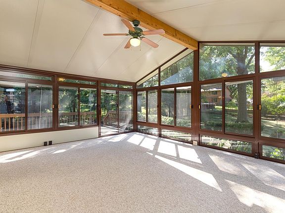 4th image of 628 Oak Park Blvd