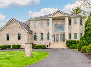 1 Enclave Way, Hawthorn Woods, IL 60047