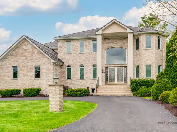 1 Enclave Way, Hawthorn Woods, IL 60047