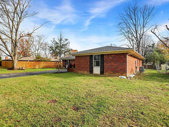 3rd image of 8037 Delbrook Dr