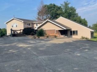 407 E Henry St, Freelandville, IN 47535