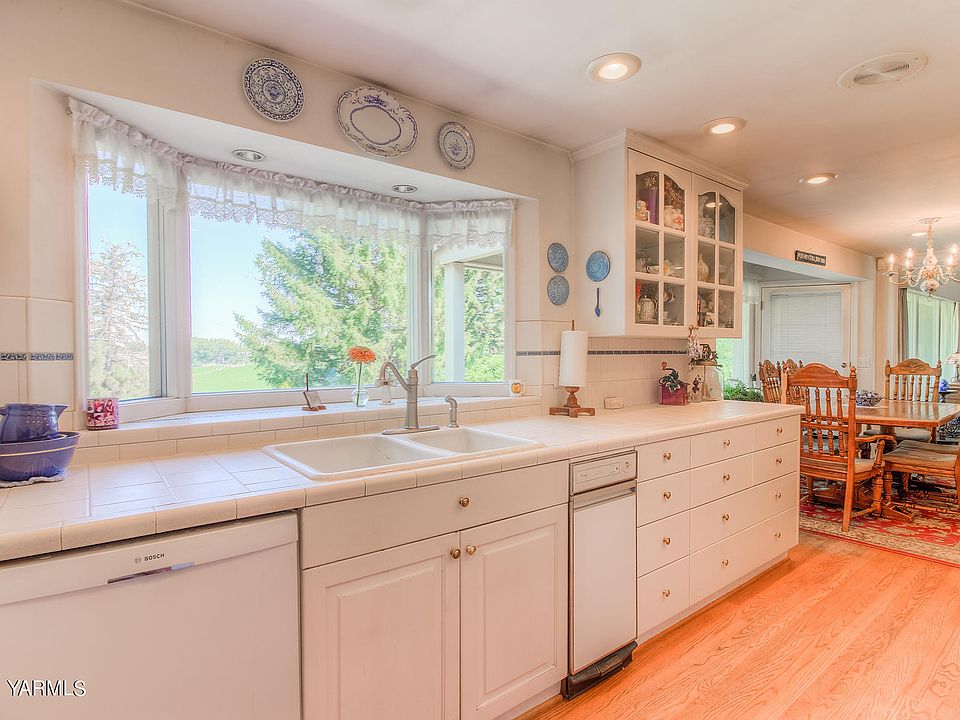 701 Pleasant Ave, Grandview, WA 98930 Zillow