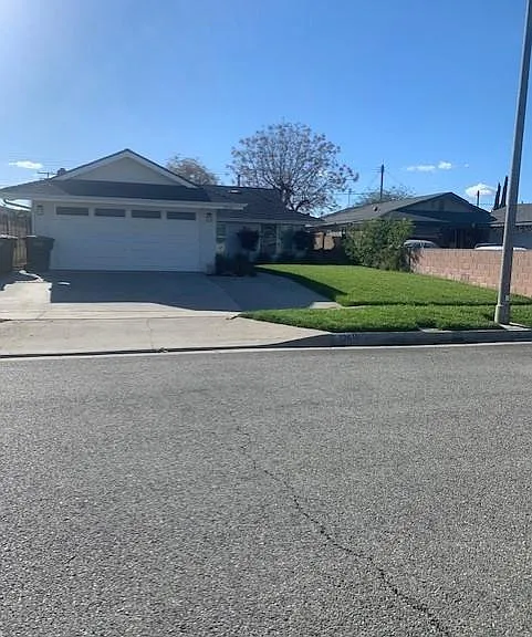 12610 Maryvine St — Photo 1