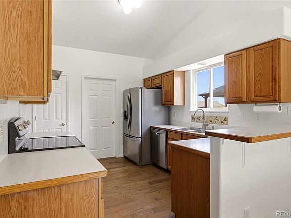 5th image of 1388 Midland Street