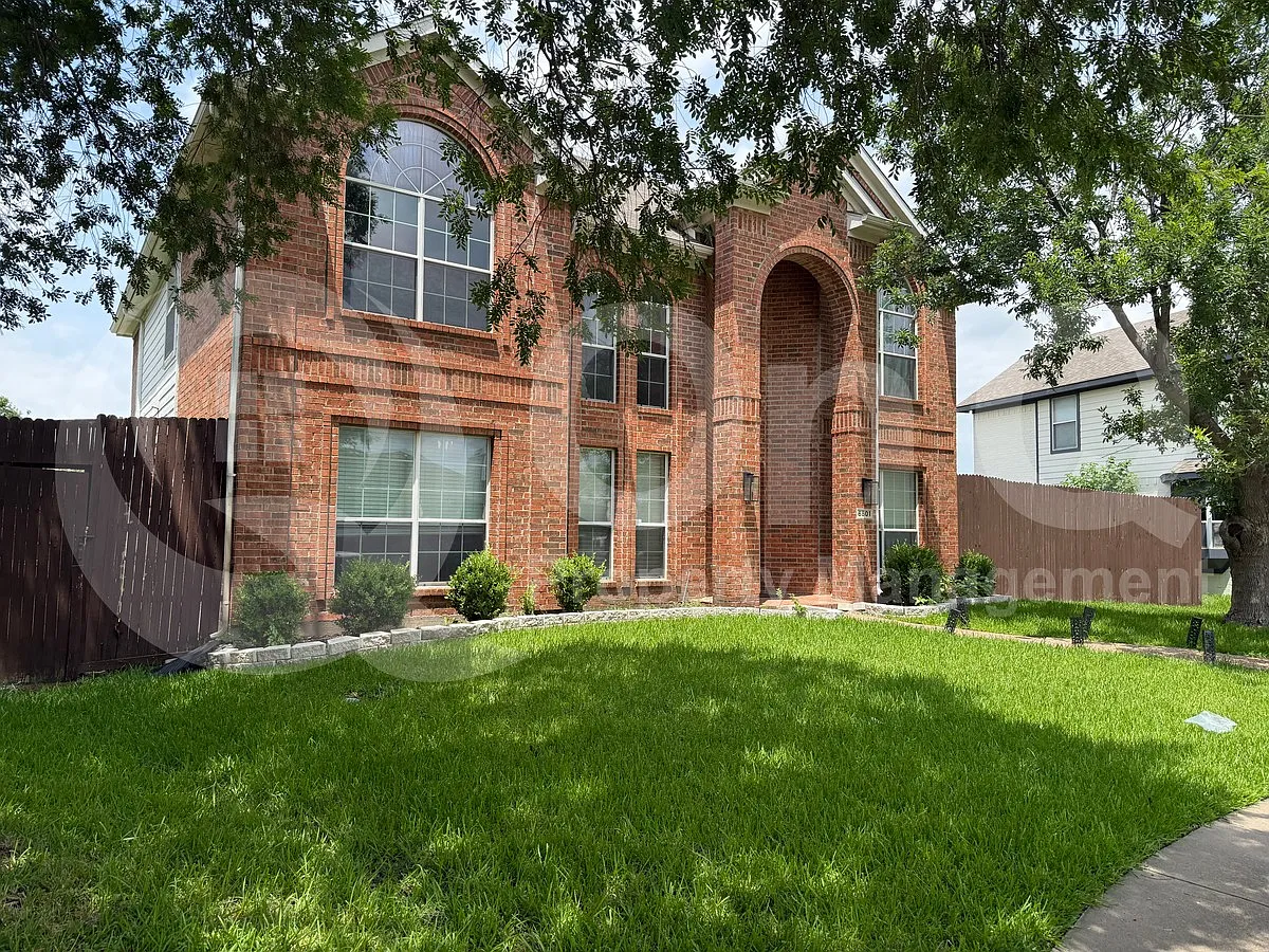 4 bed, 3.0 bath, 2562 sqft, $2,999 — Photo 2