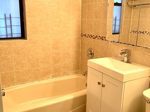 5th image of 718 W 171st St APT 31
