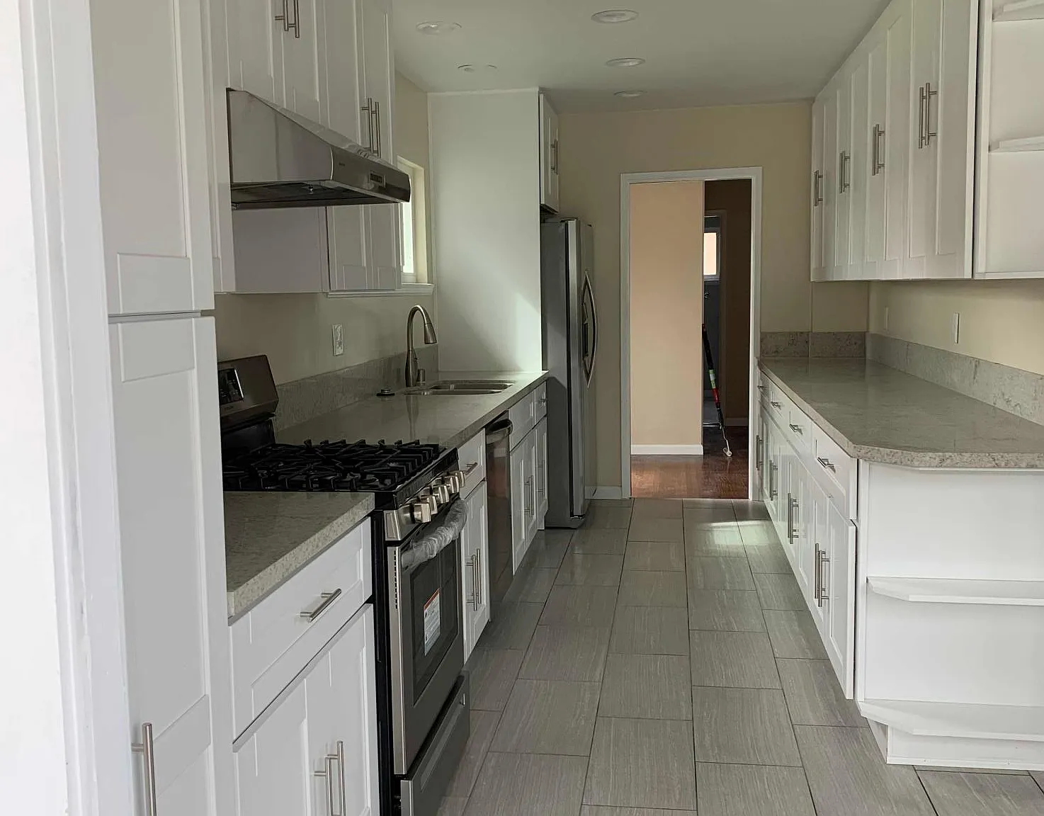 1205 Alexandria Dr — Photo 2
