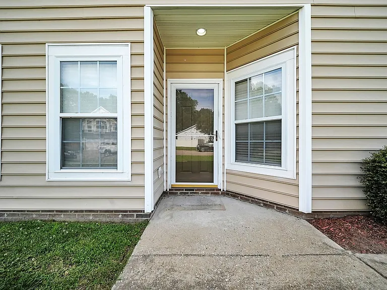 408 Holmes Blvd — Photo 4
