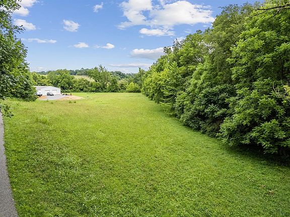 2nd image of 440 Mountain Lake Ln