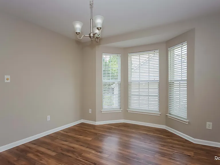 724 Georgie St — Photo 8