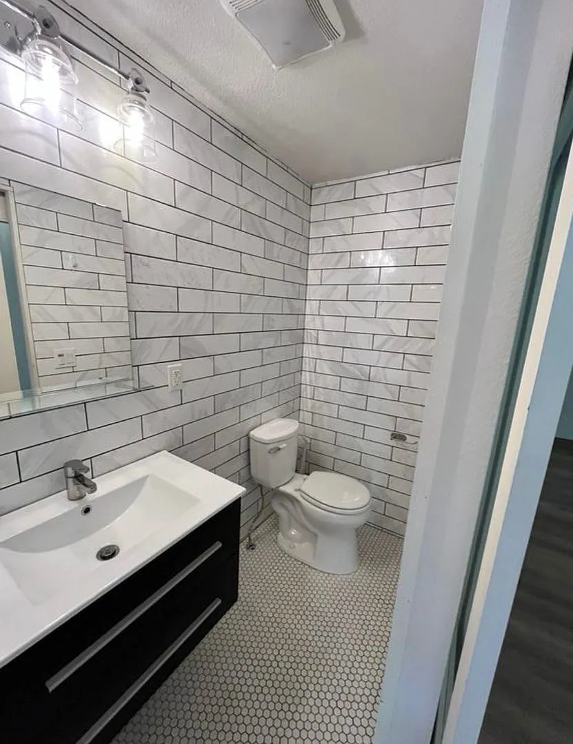 2727 i St — Photo 4