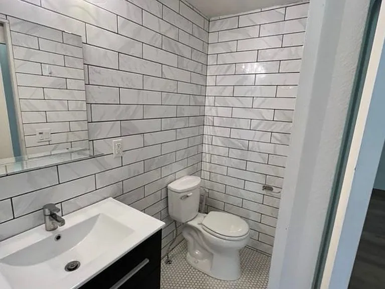 2727 I St — Photo 4