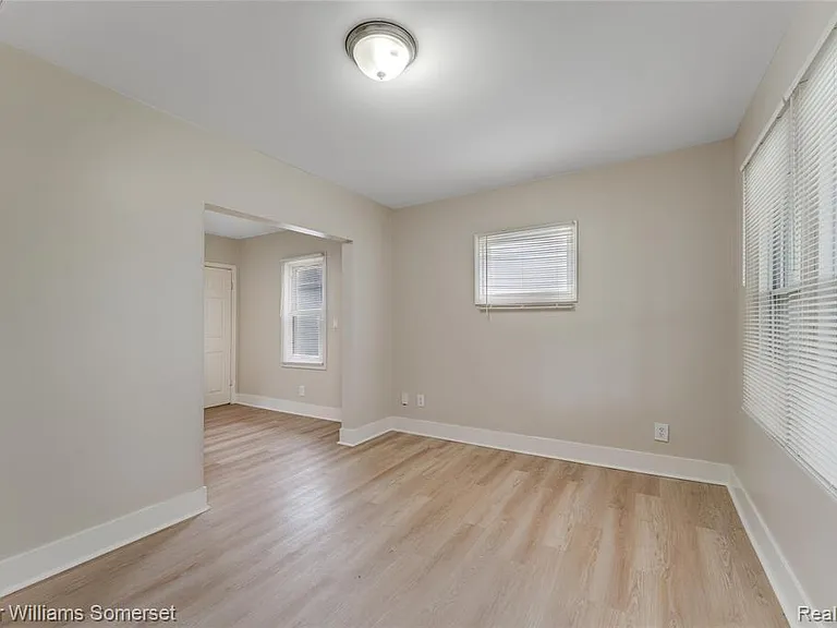 24646 Tuscany Ave — Photo 4