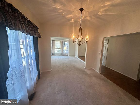 5th image of 7 Woodmont Ct