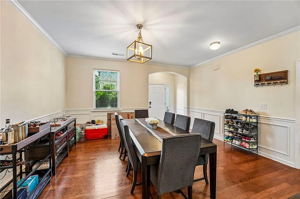 4 bed, 2.5 bath, 2908 sqft, $2,800 — Photo 4