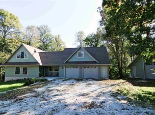 2340 Oak Hill Rd, Decorah, IA 52101