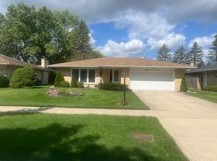 1804 N Aspen Dr, Mount Prospect, IL 60056