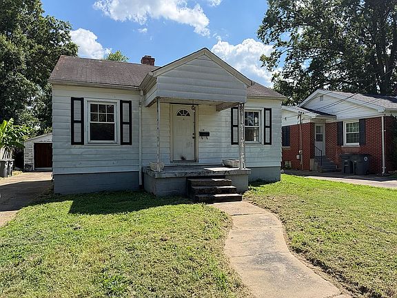 3rd image of 1809 E Illinois St