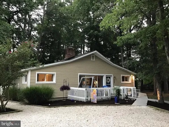 698 Collins Ct, Bethany Beach, DE 19930