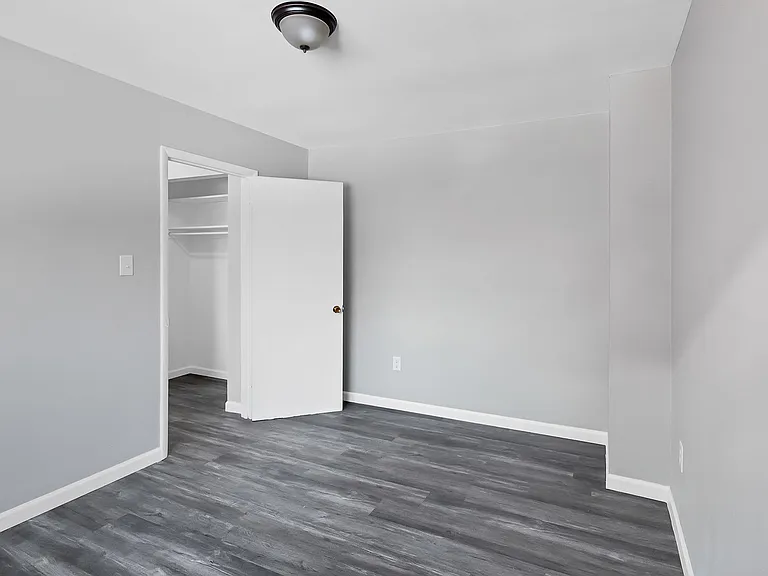 Dana Heights Apartments — Photo 7