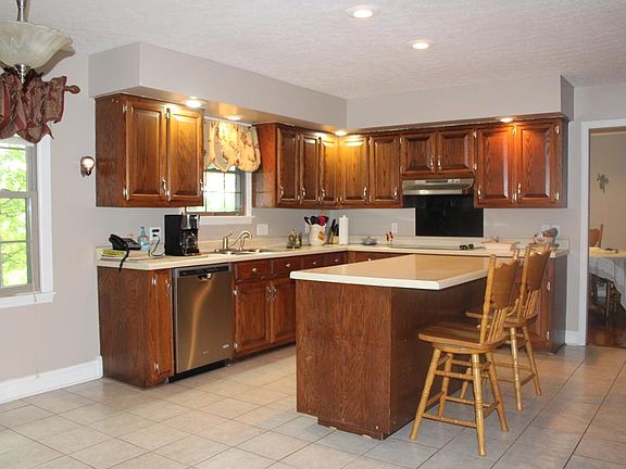 3rd image of 125 Bluegrass Dr