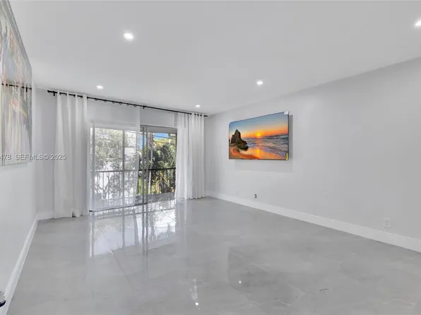 2271 NE 68th St APT 2026, Fort Lauderdale, FL 33308